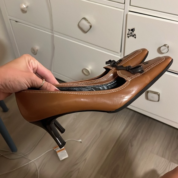 Cole Haan kitten heels - Picture 2 of 2